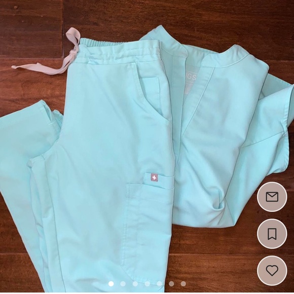 Reposhing my light blue figs scrubs aqua limited edition - Picture 2 of 9